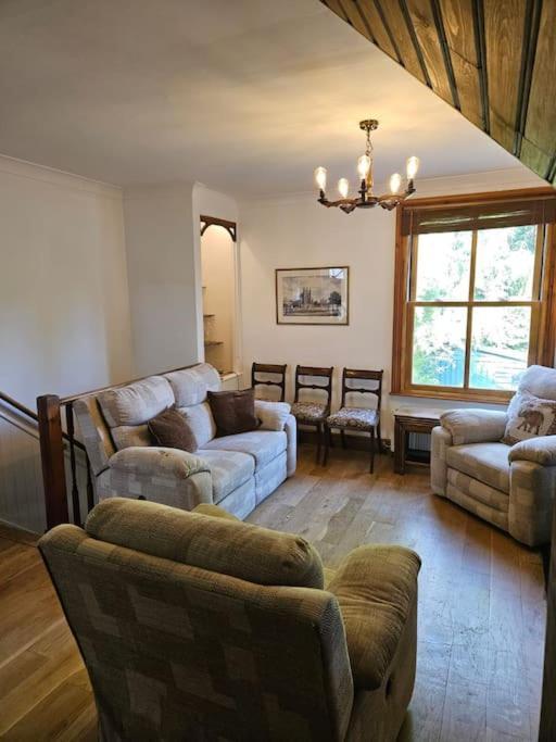House In Historic Winchester Extérieur photo