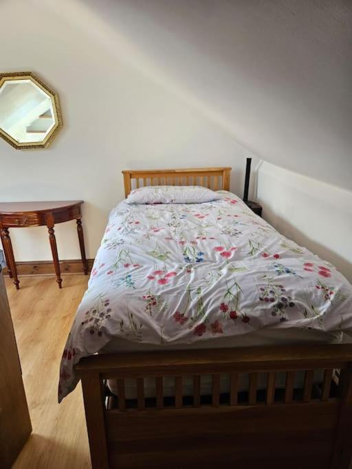 House In Historic Winchester Extérieur photo