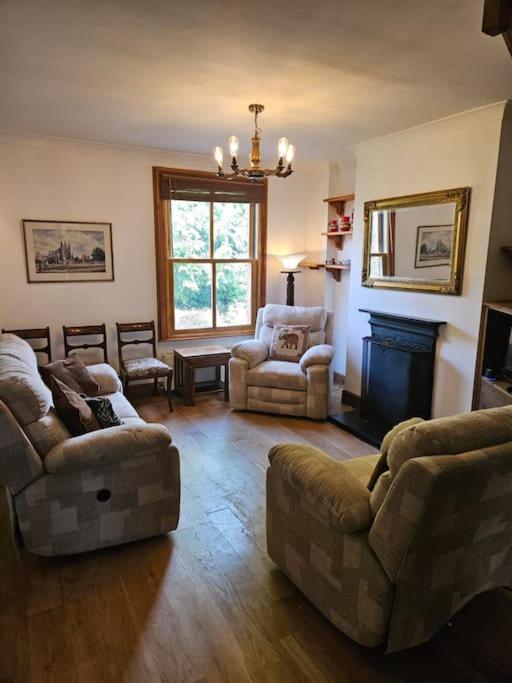 House In Historic Winchester Extérieur photo