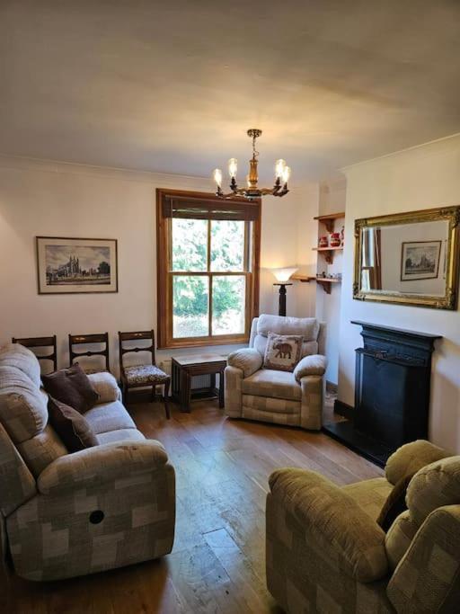 House In Historic Winchester Extérieur photo