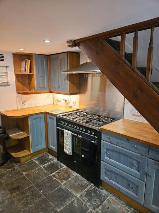 House In Historic Winchester Extérieur photo