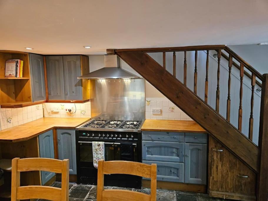 House In Historic Winchester Extérieur photo